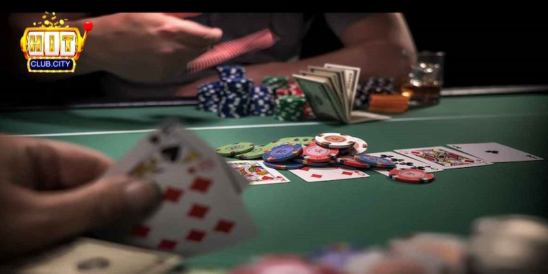 Hướng dẫn chơi Poker Hitclub – Luật chơi và chiến thuật bluff từ cao thủ Chiến Thuật Nâng Cao Kết Hợp Bluff Với Value